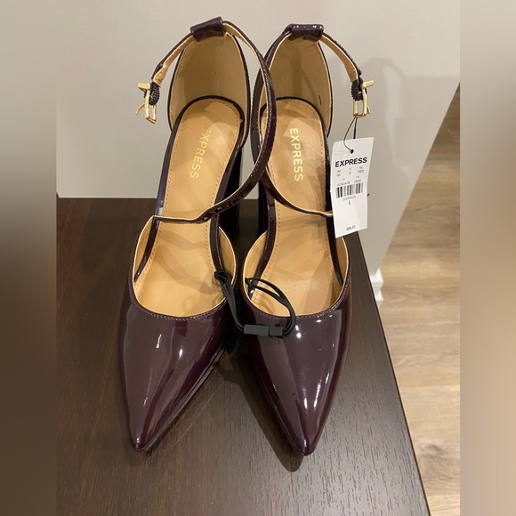 Express Shoes - EXPRESS 
CLOSED POINTED TOE PLATFORM PUMPS